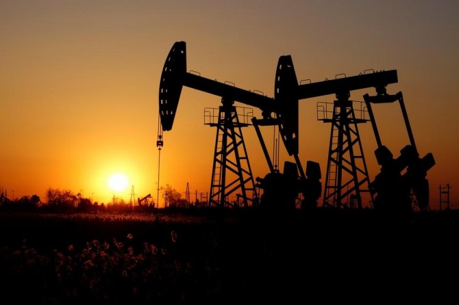 OPEC과 비OPEC 산유국들이 석유 수요 감소 경고가 나온 뒤 석유 생산 감축을 재검토 할 예정이다. 사진=로이터