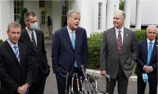 미국 항공사 최고경영자(CEO)들이 17일(현지시간) 백악관을 방문해 감원을 막기 위한 재정지원을 호소했다. 사진=로이터