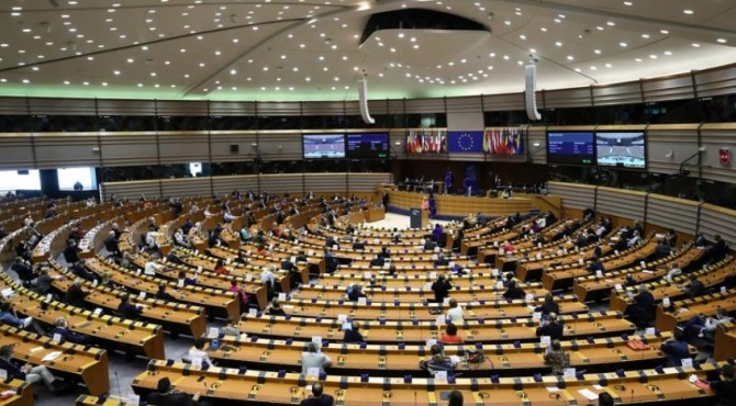 유럽연합(EU) 집행기관인 유럽위원회는 17일 회원국이 7500억 유로의 코로나19 부흥기금 지원 신청에 관한 가이드라인을 발표했다. 사진=로이터
