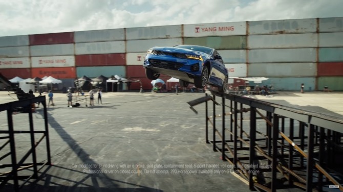 기아자동차 미국법인이 20일(현지시간) 공식 유튜브 채널에 3세대 K5 고성능 모델 'K5 GT' 광고 영상을 공개했다. 사진=기아차 미국법인 유튜브