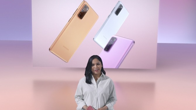 온라인으로 진행된 'Samsung Galaxy Unpacked for Every Fan(모든 팬들을 위한 삼성 갤럭시 언팩)'에서 삼성전자 무선사업부 암루타 훈누르칼(Amruta Hunnurkar)이 '갤럭시 S20 FE'를 소개하고 있다. 사진=삼성전자       