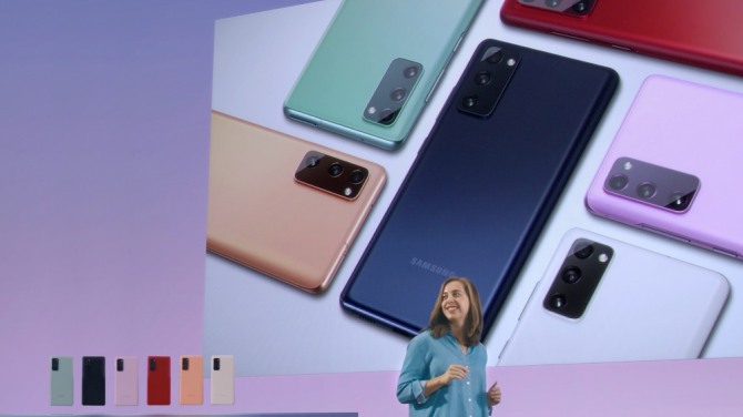 온라인으로 진행된 'Samsung Galaxy Unpacked for Every Fan(모든 팬들을 위한 삼성 갤럭시 언팩)'에서 삼성전자 글로벌전략실 클레어 헌터(Clare Hunter)가 '갤럭시 S20 FE'를 소개하고 있다. 사진=삼성전자