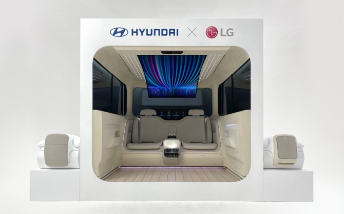 LG전자와 현대자동차가 24일 공개한 미래차의 인테리어 비전을 보여주는 ‘아이오닉 콘셉트 캐빈(IONIQ Concept Cabin)’. 사진=LG전자 제공