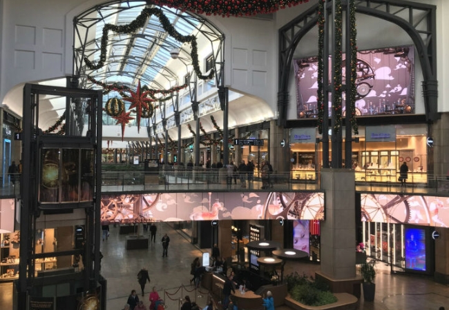 사진은 제철소 자리에 건립된 독일 오버하우젠에 있는 유럽 최대 쇼핑몰 첸트로(CentrO).