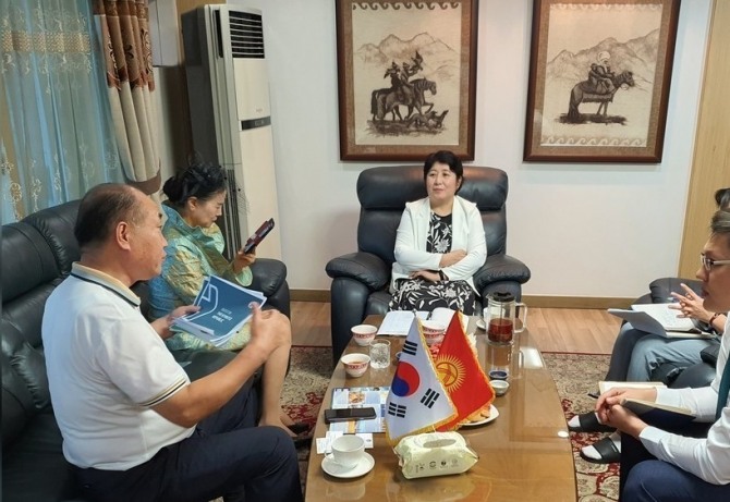 주한 키르기스스탄 대사는 한국 기업들과 수력 발전소 건설을위한 가능한 프로젝트를 논의했다. 사진 출처=tazabek.kg