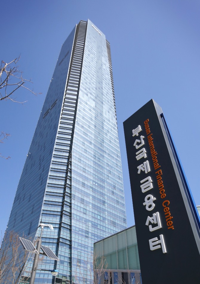  한국자산관리공사(캠코) 본사가 입주한 부산국제금융센터 건물 전경. 사진=한국자산관리공사 제공