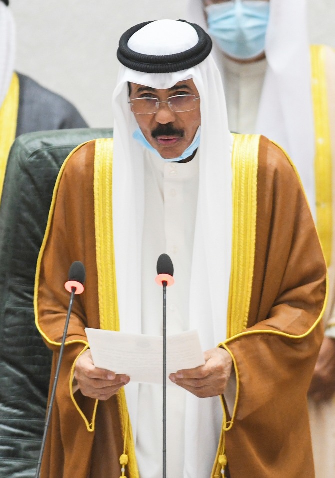셰이크 나와프 알아흐마드 알자베르 알사바(83) 신임 쿠웨이트 국왕이 30일(현지시간) 국회에서 정식 취임하고 있다. AP/뉴시스