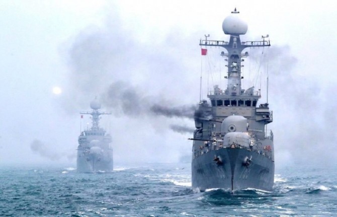 2017년 해군 훈련에 참가해 함포를 쏘고 있는 익산함. 사진=해군