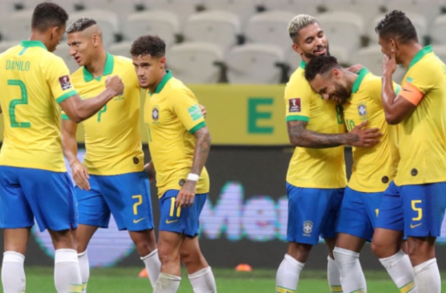 현지시각 9일 홈에서 열린 2022 카타르 월드컵 남미예선 첫 경기에서 볼리비아에 5-0 완승을 거둔 브라질 선수들이 기뻐하고 있다.