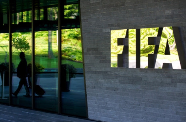 현지시각 9일 국제축구연맹(FIFA)은 올 여름 이적시장이 코로나19 팬데믹 여파로 크게 침체하며 이적 건수와 이적료 모두 크게 감소한 것으로 나타났다. 사진은 스위스 취리히의 FIFA 본부.