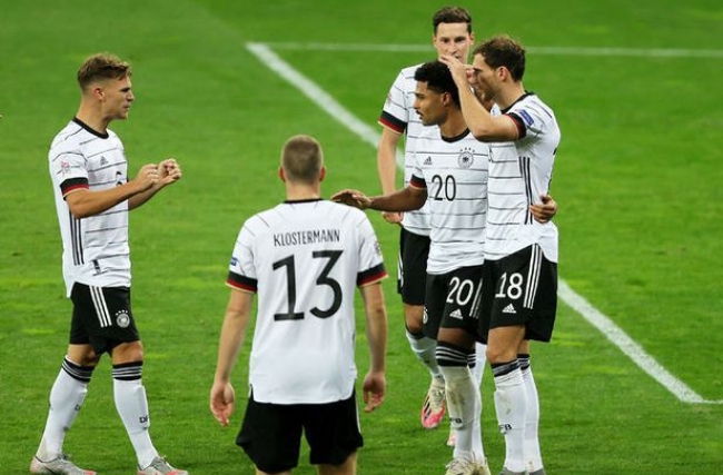 현지시각 11일 열린 유럽 네이션스 리그에서 우크라이나를 꺾고 첫 승리를 거둔 독일 선수들이 기뻐하고 있다.
