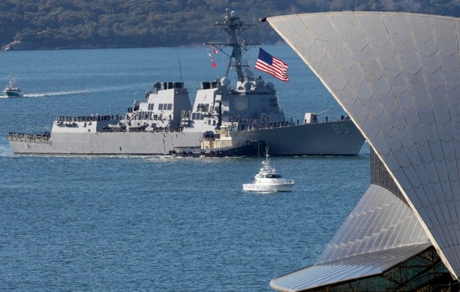 미국 태평양 함대가 대만해협에 파견한 미사일 구축함 맥캠벨함과 보급함 월터 딜함. 사진=뉴시스
