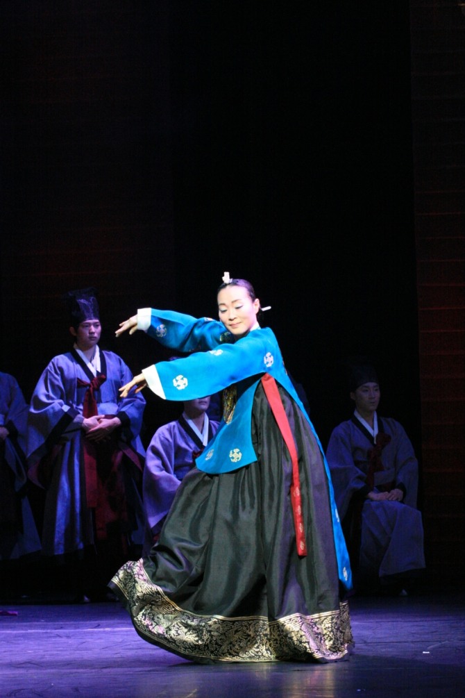 명성황후(국수호의 춤극, 정혜진 명성황후역 출연, 아르코 대극장, 2010)
