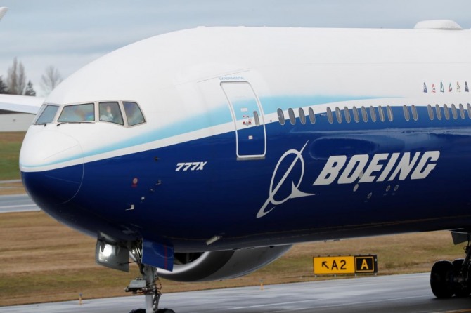 유럽항공안전청의 보잉 737 맥스 기종 운항 재개 허용 소식으로 16일(현지시간) 보잉의 주가는 1.9% 상승했다. 사진=로이터