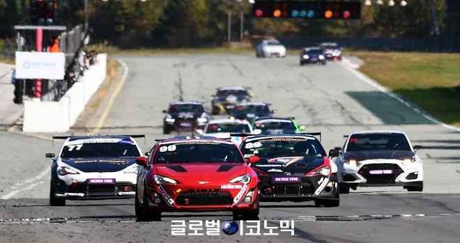 2020 태백시장배 & 넥센스피드레이싱 4라운드 KSR-GT 클래스 결승 장면. 사진=글로벌이코노믹 김현수 기자