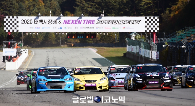 2020 태백시장배 & 넥센스피드레이싱 4라운드 GT-300 클래스 결승 장면. 사진=글로벌이코노믹 김현수 기자