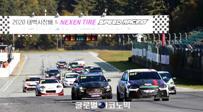 2020 태백시장배 & 넥센스피드레이싱 4라운드 GT-200 클래스 결승 장면. 사진=글로벌이코노믹 김현수 기자