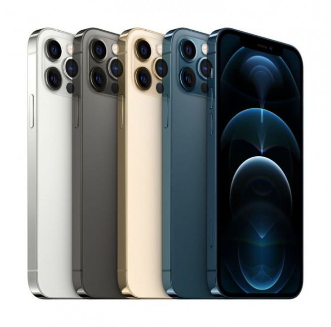 이동통신 3사가 23일부터 29일까지 애플의 첫 5세대 이동통신(5G)폰인 '아이폰12'와 '아이폰12 프로' 사전예약을 한다. 사진=SK텔레콤