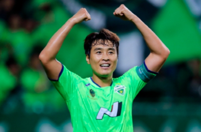 한국시간 26일 인스타그램을 통해 올 시즌을 끝으로 은퇴를 선언한 전북 현대 FW 이동국.