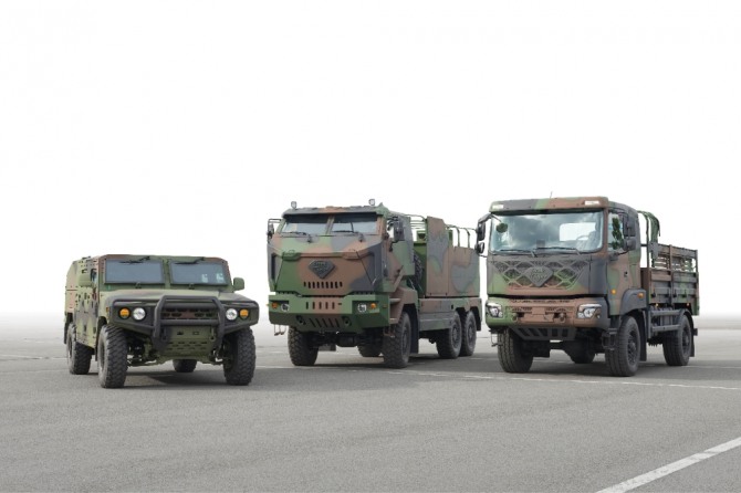 기아자동차는 28일 차세대 군용차 플랫폼 개발에 착수한다고 밝혔다. (왼쪽부터)기아차가 개발해 군에 공급 중인 소형전술차량과 5톤 방탄킷 차량, 2½톤 중형표준차량. 사진=기아차