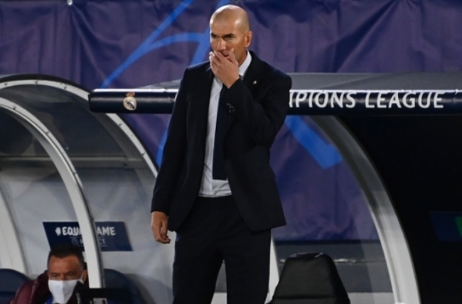 UEFA 챔피언스리그 조별리그 꼴찌 추락에도 애써 긍정적 태도를 보이고 있는 레알 마드리드 지네딘 지단 감독.