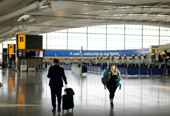 지난 4월 5일(현지시간) 영국 런던 히스로 국제공항의 여객터미널이 오가는 사람이 없어 썰렁한 모습이다. 사진-로이터