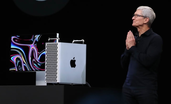 애플이 신제품 출시 이벤트를 개최하고 첫 번째 자체 칩 ‘M1’을 탑재한 맥 컴퓨터 3종을 선보였다. 사진=CNBC