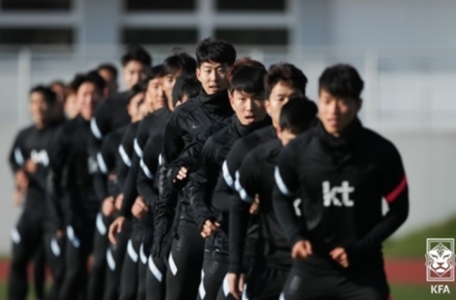 멕시코전을 앞두고 훈련하고 있는 한국 축구대표팀. 대표팀 내에서 코로나19 확진자가 다수 발생해 걱정을 사고 있다. 사진=대한축구협회