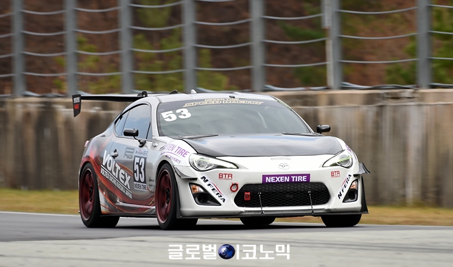 KSR-GT 5R 결승 우승을 차지한 김성훈 경기 장면. 사진=글로벌이코노믹 김현수 기자