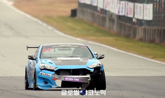 하드론 GT-300 5R 결승 2위를 차지한 정남수 경기 장면. 사진=글로벌이코노믹 김현수 기자