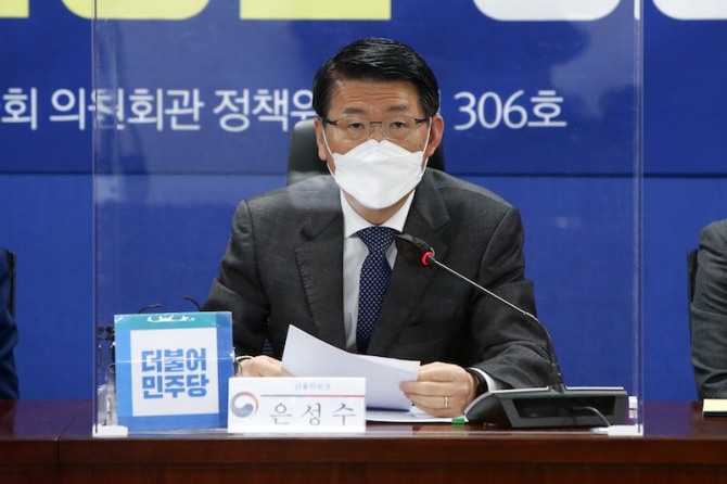 은성수 금융위원장이 지난 16일 서울 여의도 국회에서 열린 법정 최고금리 인하방안 당정협의에서 발언을 하고 있다. 사진=뉴시스