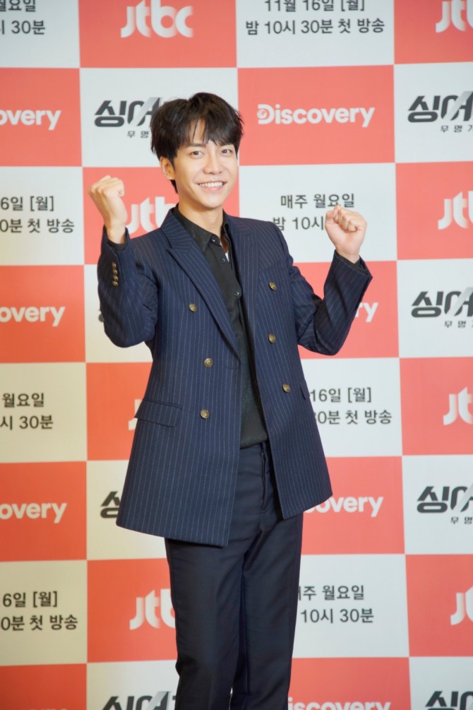 가수 겸 방송인 이승기가 16일 첫 방송되는 JTBC 새 예능프로그램 '싱어게인' MC를 맡는다. 사진=뉴시스