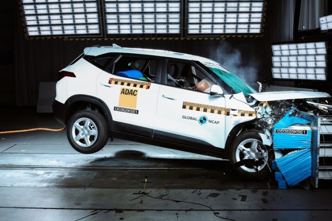 최근 인도에서 실시한 신차 충돌 평가 테스트(NCAP)에서 기아차 셀토스와 현대차 그랜드 i10이 각각 별 3개와 2개를 획득했다. 사진=글로벌 NCAP