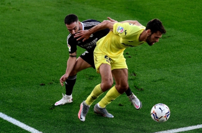 레알 마드리드가 한국시각 22일 오전 0시 15분에 열린 비야레알과의 원정경기에서 고전 끝에 1-1 무승부를 기록하며 리그 4위를 유지하는 데 만족하게 됐다.