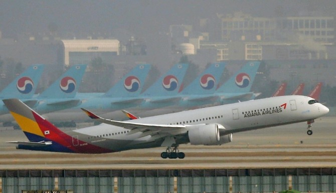 아시아나항공 여객기가 지난 17일 인천국제공항 계류장에서 이륙하고 있다. 기사 내용과 무관. 사진=뉴시스