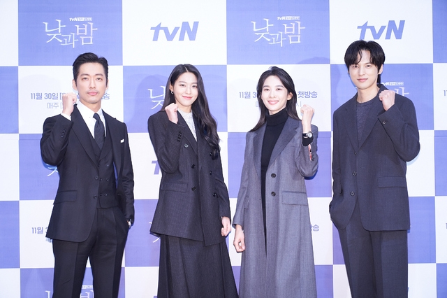 배우 남궁민이 25일 진행된 tvN 새 월화드라마 '낮과 밤' 온라인 제작발표회에서 설현에 대해 너무 착해서 잘 맞는다고 칭찬했다. 사진=tvN 제공