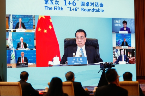 중국 리커창 총리가 지난 24일 화상으로 열린 제5차 '1+6 원탁회의'에 참석해 발언하고 있다.