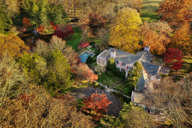 미국 뮤지션 폴 사이먼이 최근 코네티컷 주택을 1190만달러(약 132억 원)에 부동산 시장에 내놓았다. 