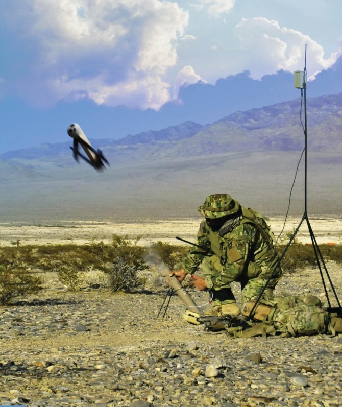 미 육군이 운용중인 자폭 드론 스위치블레이드 발사장면. 사진=C4ISRNET