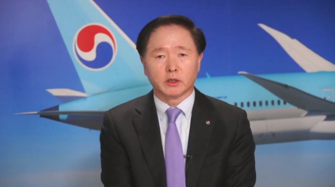 우기홍 대한항공 사장이 2일 오후 온라인 기자간담회에서 아시아나항공 인수에 대한 입장을 밝히고 있다. 사진=대한항공 유튜브