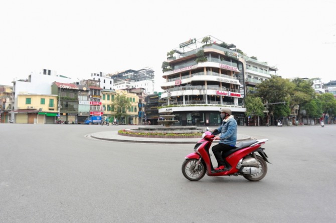 베트남 정부가 코로나19 예방을 위해 사회적 거리두기를 강화하면서 수도 하노이의 거리가 한산한 모습을 보이고 있다. 사진=뉴시스
