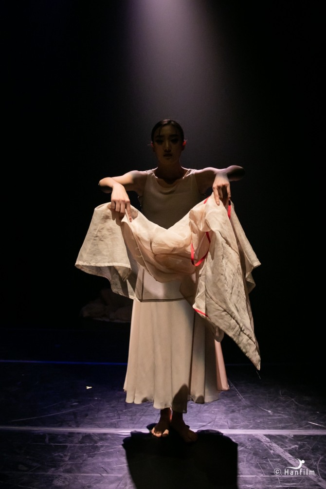 정유진 안무의 '신곡(神曲)'