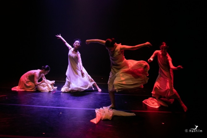 정유진 안무의 '신곡(神曲)'