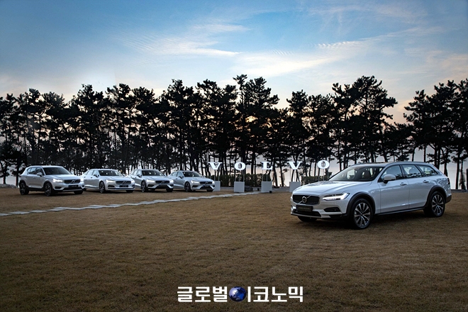 볼보 크로스컨트리 V60 B5 프로. 사진=볼보차 코리아