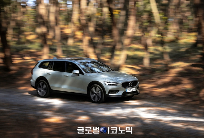 볼보 크로스컨트리 V60 B5 프로. 사진=볼보차 코리아