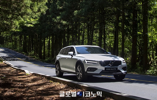 볼보 크로스컨트리 V60 B5 프로(Pro). 사진=볼보차 코리아