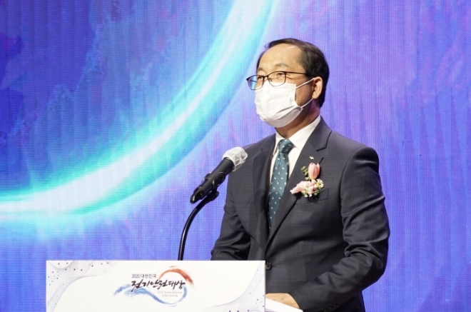 한국전기안전공사 조성완 사장이 2일 전북혁신도시 전기안전공사 본사에서 열린 '2020 대한민국 전기안전대상' 행사에서 대회사를 하고 있다. 사진=전기안전공사 