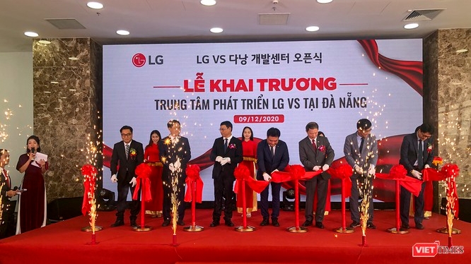 LG전자가 지난 9일(현지시간) 'LG VS 베트남 개발센터 개소식'을 했다. 사진=베트남 매체 VIET TIMES