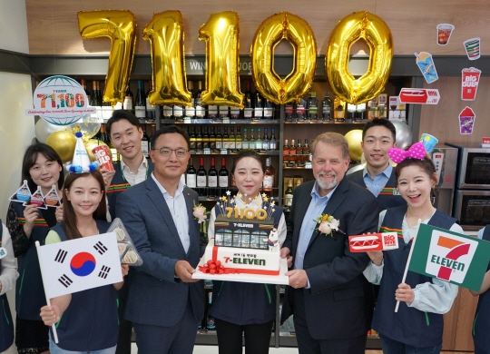 세븐일레븐은 올해 7월 서울시 서초구 방배동에 글로벌 7만1100호점인 '푸드드림 방배점의 문을 열었다. 사진=코리아세븐