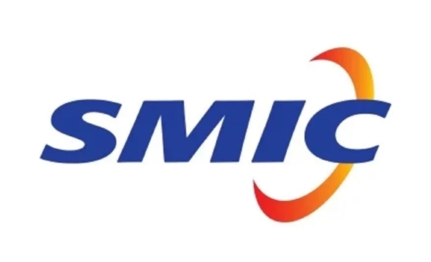 중국 최대의 반도체회사 SMIC 주가가 기술 담당 공동 CEO의 갑작스런 사임 소식이 전해진 후 상하이와 홍콩 증시에서 10% 폭락했다.